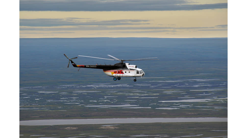 Вертолет в окрестностях Нарьян-Мара