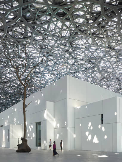 Интерьеры здания Louvre Abu Dhabi