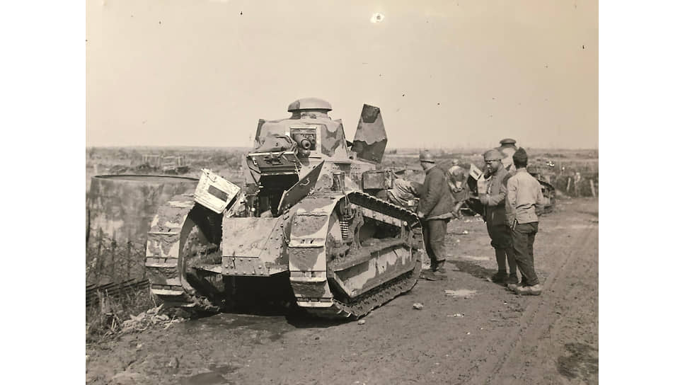 Танк Renault FT-17 и его экипаж. 1918 год