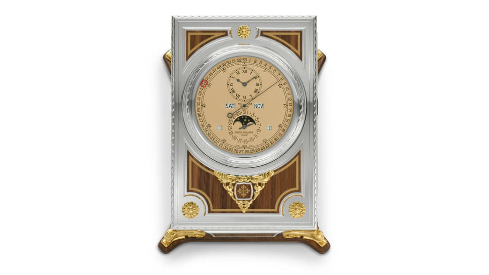 Настольные Patek Philippe Complicated Desk Clock выполнены по мотивам часов, созданных в 1923 году для американского автопромышленника Джеймса Паккарда. Эстимейт CHF 400–500 тыс.