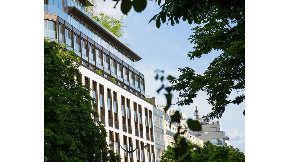 Фасад отеля Bvlgari, Париж
