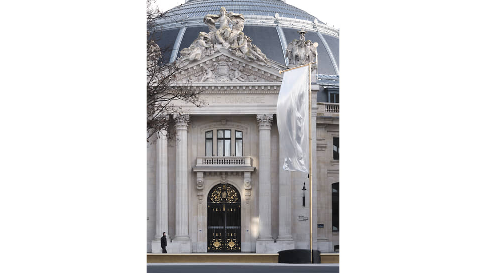 В здании Торговой биржи в Париже открылся музей Collection Pinault