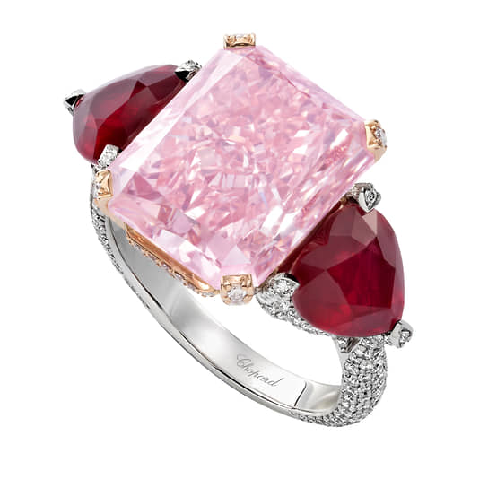 Кольцо, белое и розовое золото, розовый бриллиант «Роза Каролины» (10,88 карата), рубины, бесцветные бриллианты