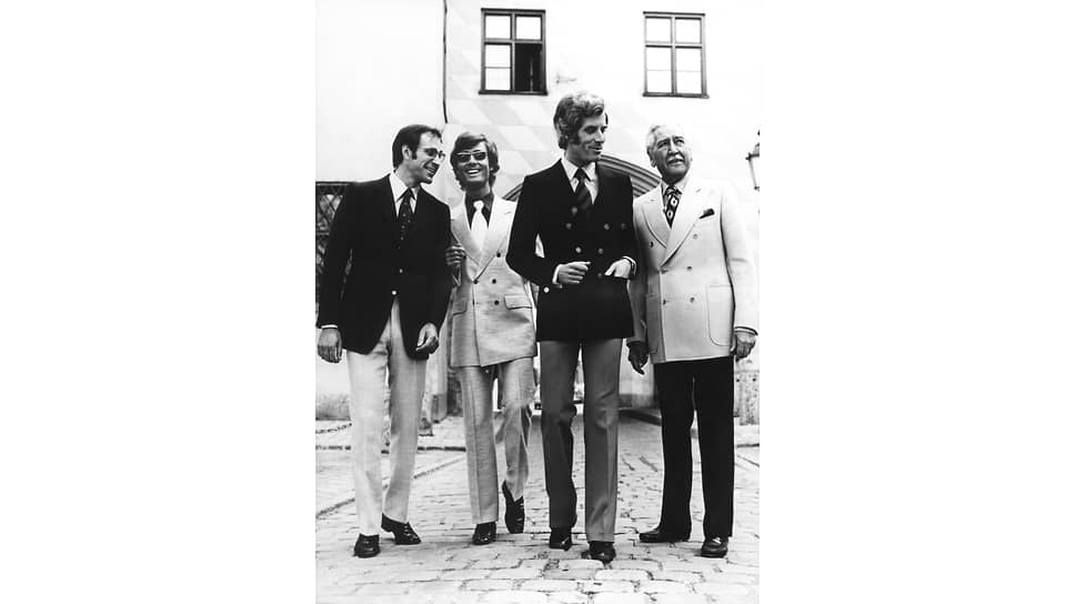 Модели в классических костюмах. 1971 год