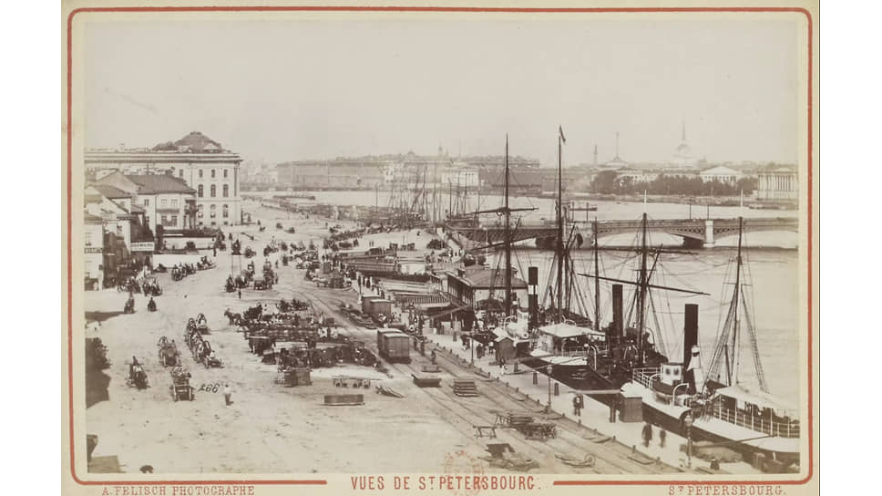 Разгрузка кораблей в порту Санкт-Петербурга