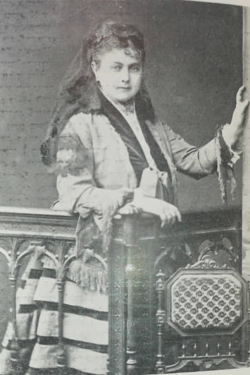 Баронесса Анна Гинцбург блистала в парижском свете, подарила своему мужу и кузену Горацию 11 детей, вскоре после рождения одиннадцатого скончалась на 39-м году жизни