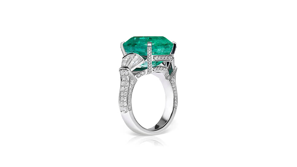 Parure Atelier, кольцо с замбийским изумрудом огранки «октагон» (11,97 карата) и бриллиантами