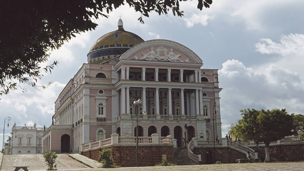 Оперный театр в Манаусе был построен из самых дорогих материалов, привезенных из Европы