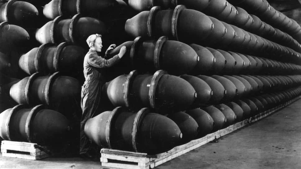 Проверка бомб на на заводе Firestone Tire and Rubber Co в Омахе