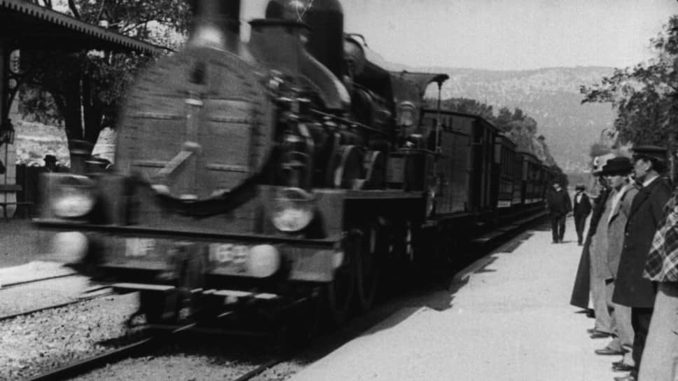 «Прибытие поезда на вокзал Ла-Сьота», режиссеры Луи и Огюст Люмьеры, 1896