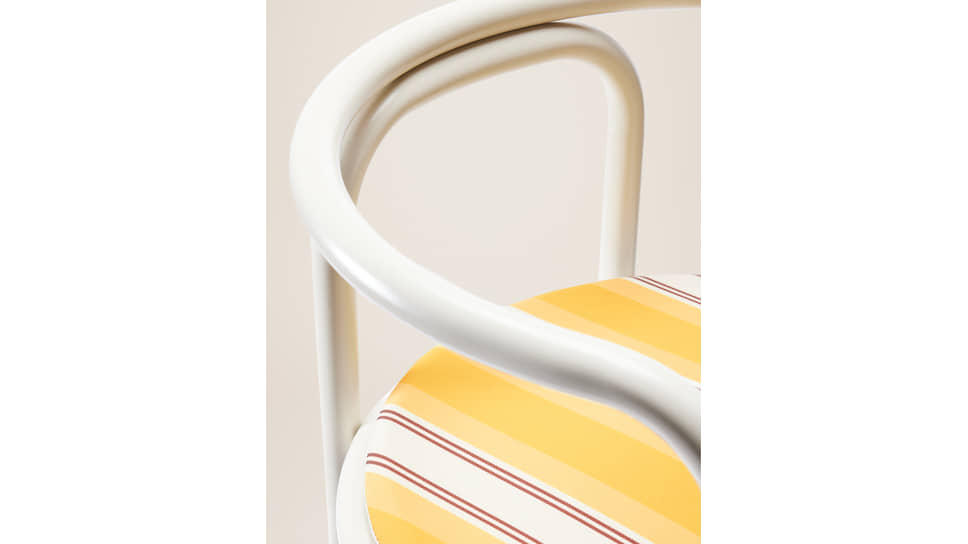 Садовое кресло Locus Solus из совместной коллекции итальянского производителя мебели Exteta и французского модного бренда Jacquemus