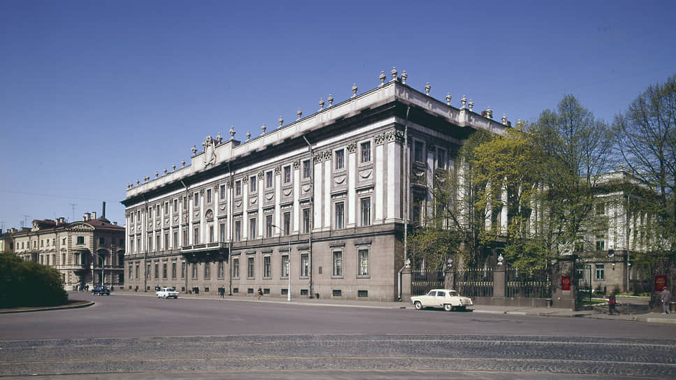 Мраморный дворец на Дворцовой набережной Невы. Построен по проекту Антонио Ринальди
