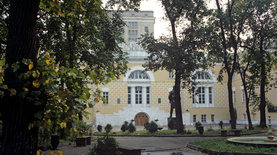 Слободский дворец — место встречи императора Александра I с московским дворянством и купечеством
