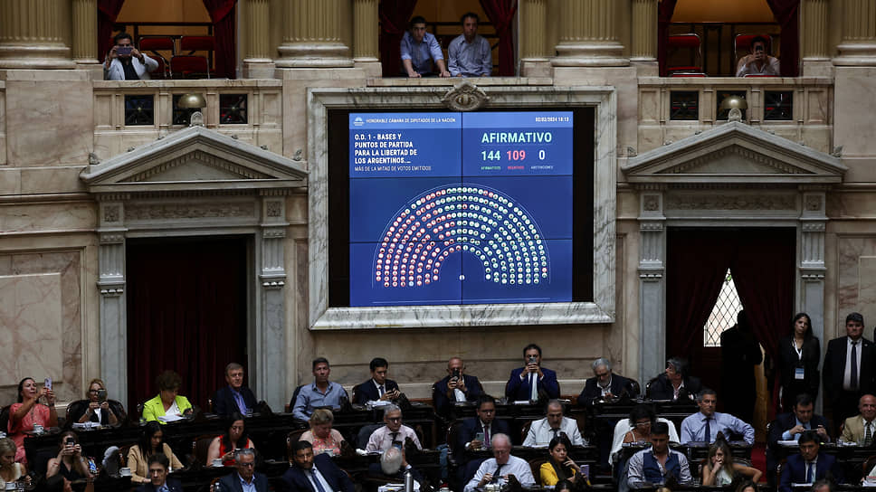 2 февраля нижняя палата парламента Аргентины утвердила «закон-омнибус» в сильно сокращенном и переработанном виде