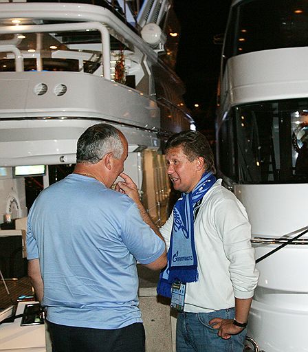 Председатель правления «Газпрома» Алексей Миллер (справа) в порту d`Ail