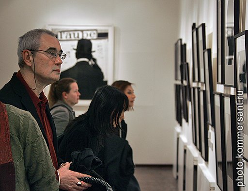 Кинорежиссер Сергей Бодров на открытии экспозиции Музея современного искусства РАХ в рамках Фотобиеннале-2010