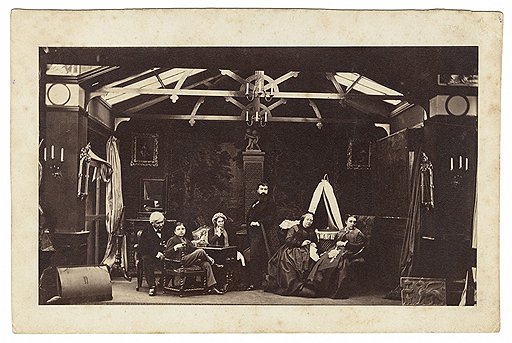 «Камиль Сильви и его семья в мастерской фотографа», 1866 год