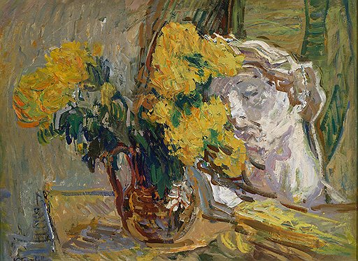 Николай Тархов, «Натюрморт. Желтые цветы и гипсовая голова». 1900-е годы