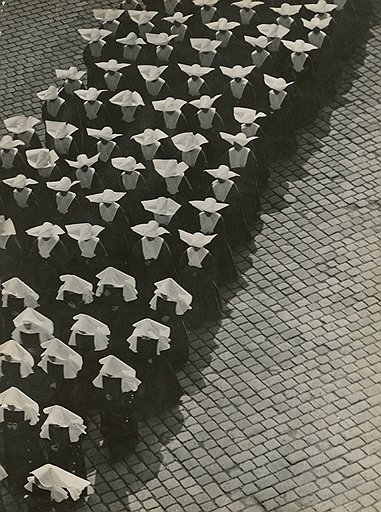 Эрно Вадаш. &quot;Процессия&quot;. Будапешт, 1934 год