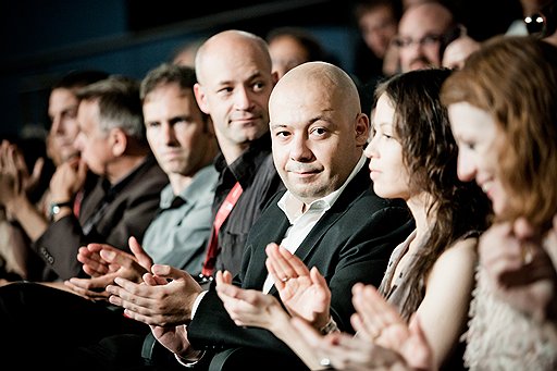 Режиссер Алексей Герман-младший (третий справа) на венецианской премьере своего фильма &quot;Из Токио&quot;, снятого совместного с Chivas Regal 