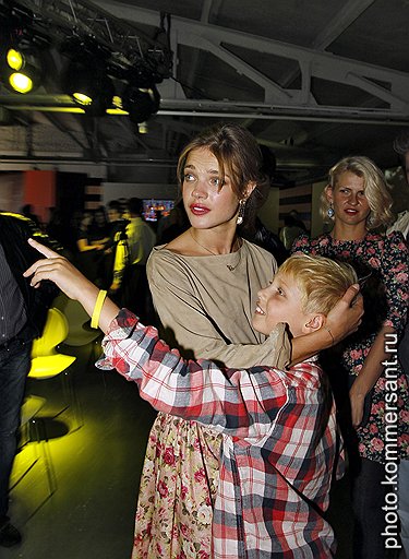 Модель Наталья Водянова с сыном на благотворительном аукционе Phillips De Pury, организованном в поддержку ее фонда &quot;Обнаженные сердца&quot;
