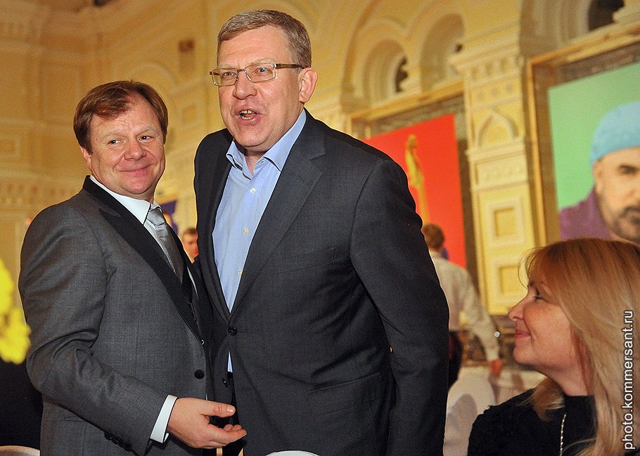Экс-министр финансов Алексей Кудрин на 50-летии джазмена Игоря Бутмана (слева) в демонстрационном зале ГУМа