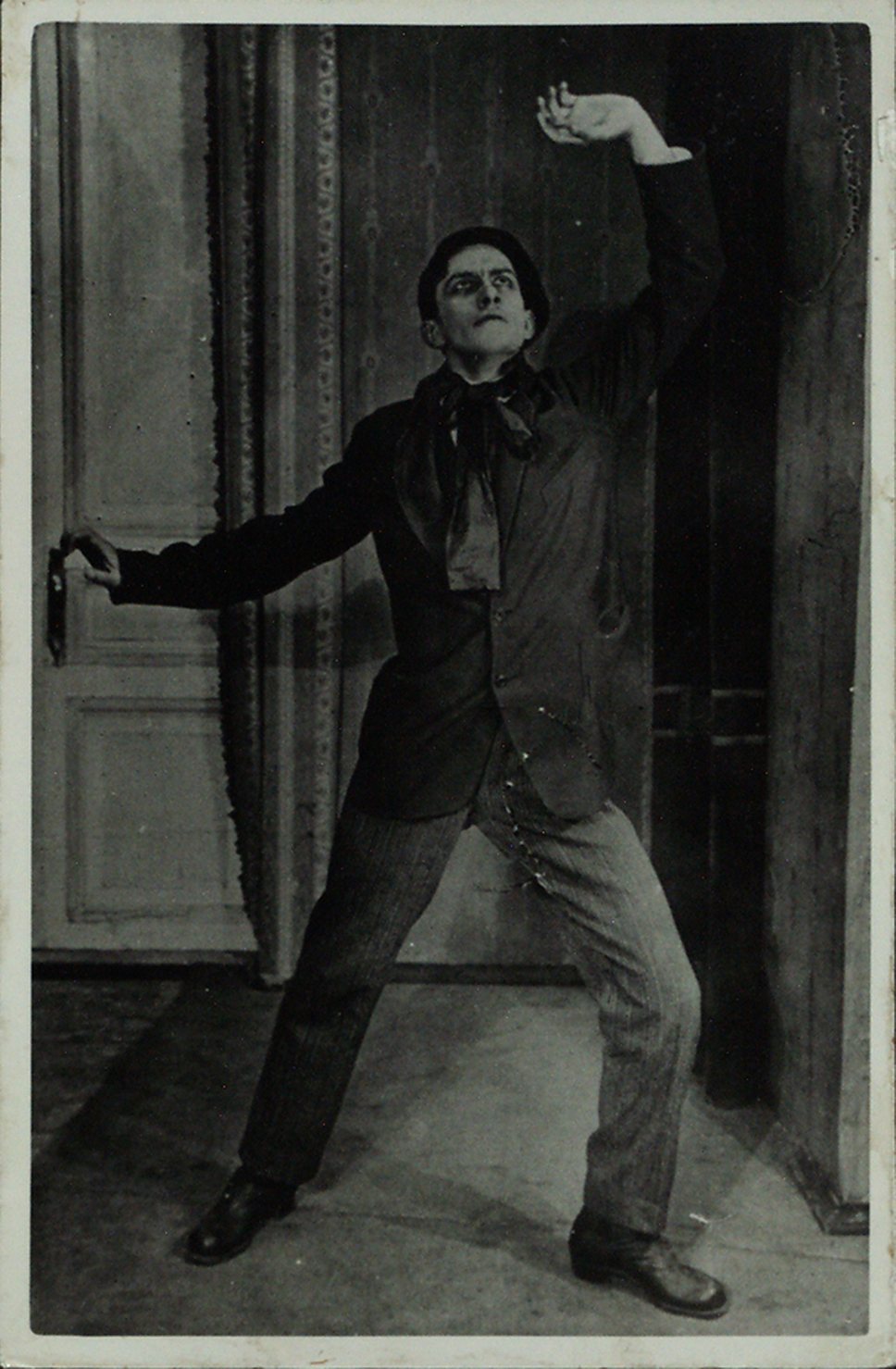 Владимир Маяковский
в роли Ивана Нова
(«Не для денег
родившийся»),
Москва, 1918 год