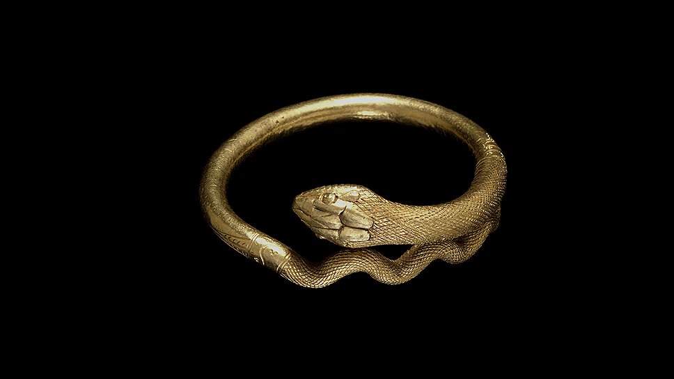 Золотой браслет в форме змеи, I век н. э. 
