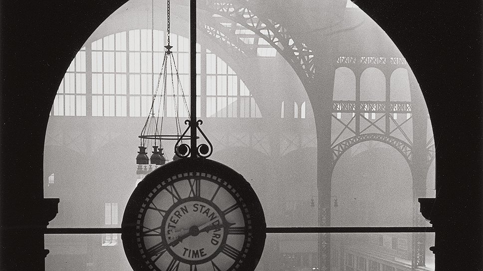Альфред Айзенштадт. &quot;Прощание с новобранцами, Пенсильванский вокзал, Нью-Йорк&quot;, 1943 год 
