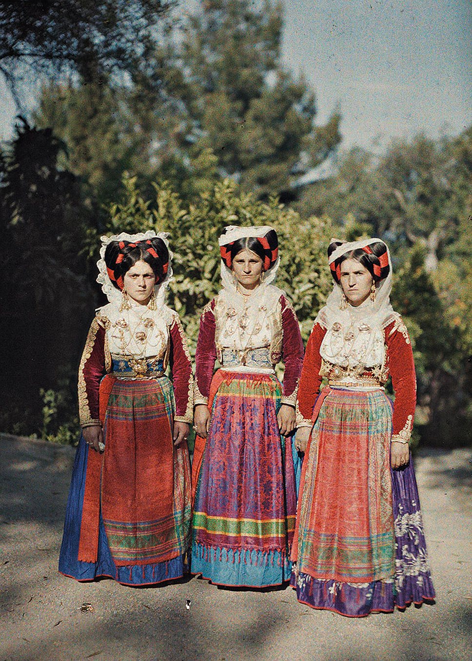 Огюст Леон, Греция, Корфу. &quot;Женщины в национальных костюмах&quot;, 1913 год  