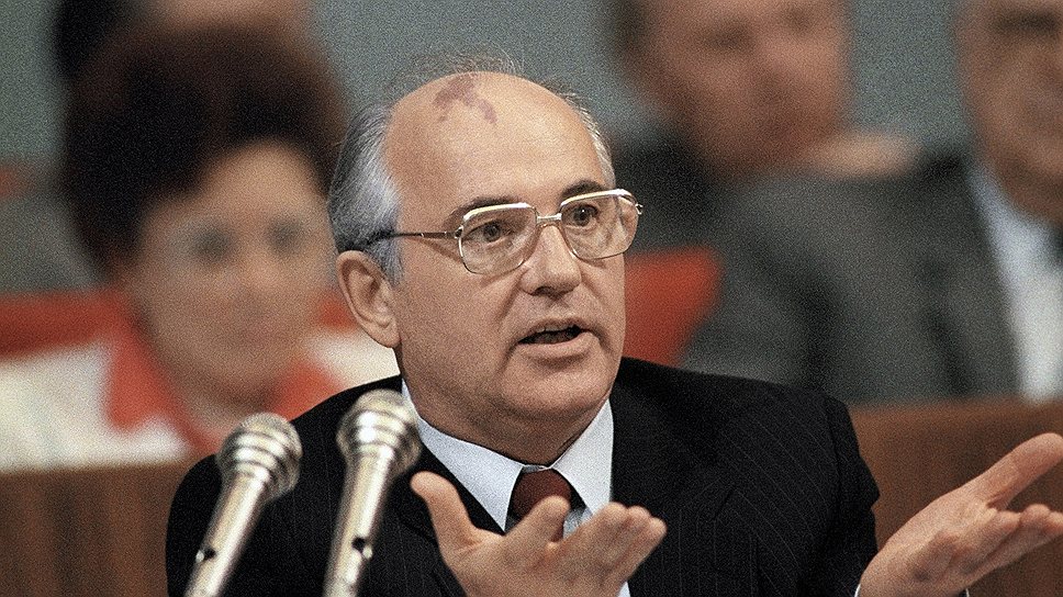 Генеральный секретарь ЦК КПСС Михаил Горбачев на XIX партконференции