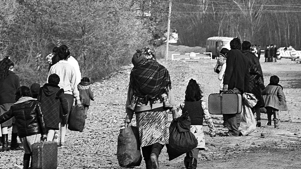 Беженцы из Карабаха в южной приграничной зоне Армении 