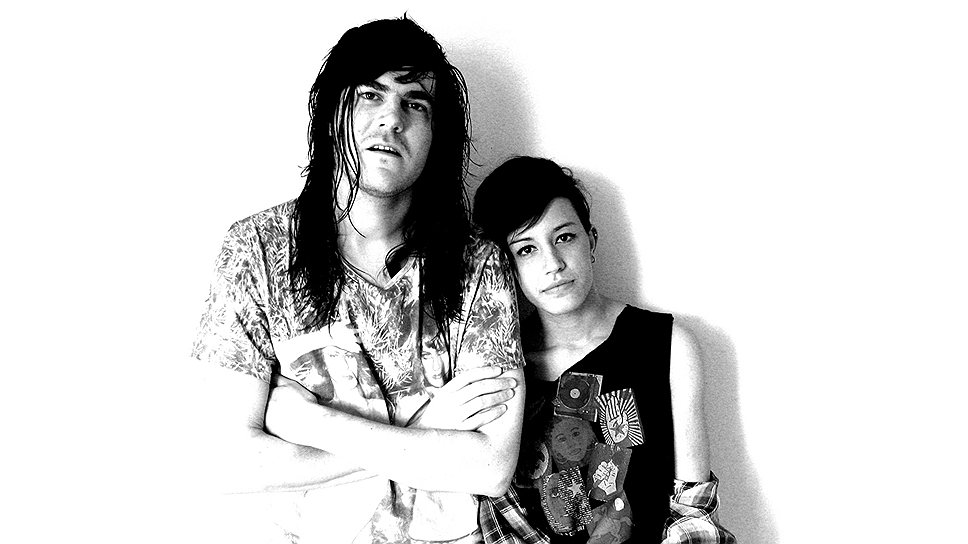 Мужчина и женщина нежность. Kanojo новелла. Её прелестные каблучки. She and a lover. She and a lover.