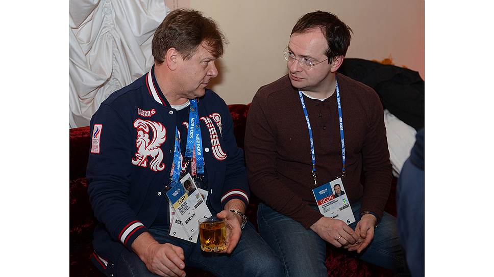 Саксофонист Игорь Бутман и министр культуры Владимир Мединский (справа) на вечеринке в Bosco-доме в Сочи 
