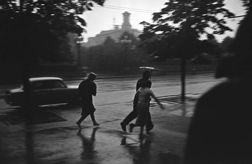 &quot;Дождь на улице Москвы&quot;. Юрий Абрамочкин, 1969 год