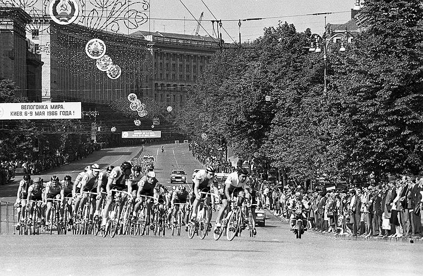 Участники 39-й Велогонки мира на Крещатике, май 1986 года 