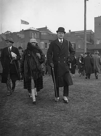 Коко Шанель и Хью Гросвенор на скачках Grand National, 1925 год