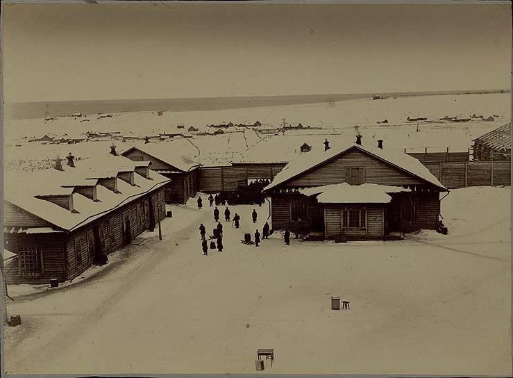 «Тюрьма города Александровска», около 1890 года (фото Иннокентия Павловского)