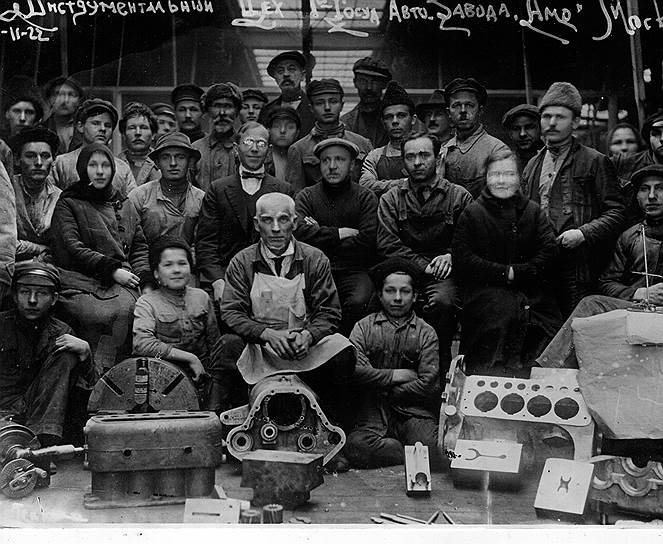 Инструментальный цех завода АМО. Фотограф Ф. Святенко, 1922 год 