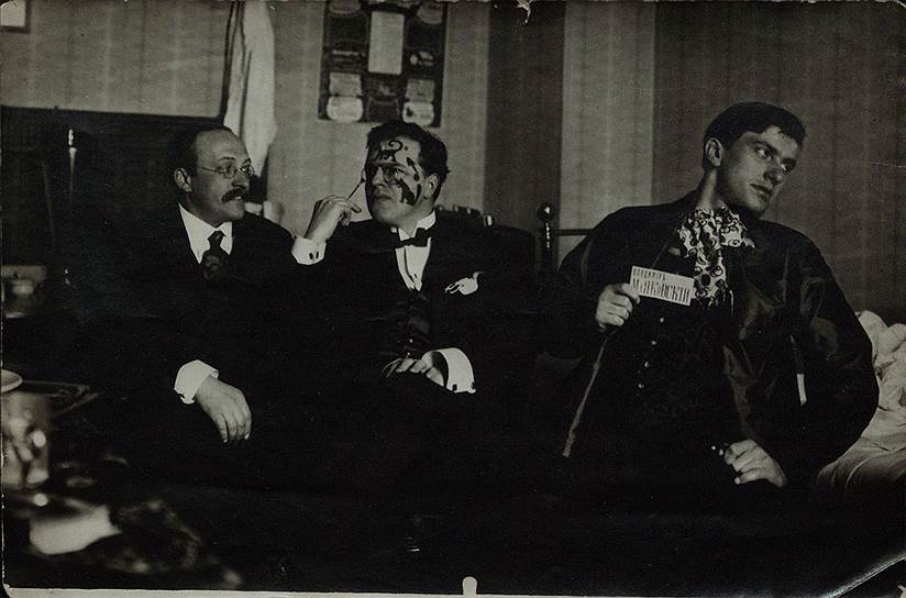 Андрей Шемшурин, Давид Бурлюк, Владимир Маяковский. Москва, 1914 год 