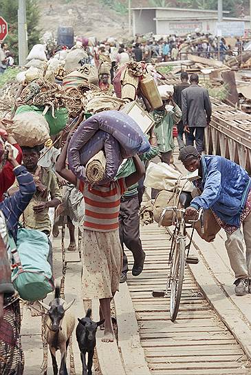 Беженцы из Руанды на границе с Заиром, 19 августа 1994 года 