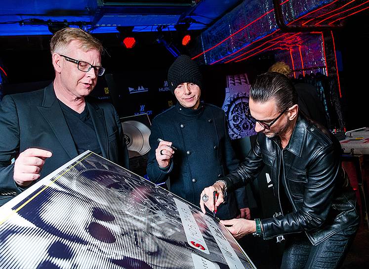 Музыканты Энди Флетчер, Мартин Гор и Дэйв Гаан (слева направо) на гала-ужине по случаю завершения благотворительной акции Hublot и Depeche Mode &amp;quot;Charity: Water&amp;quot; в ЦУМе (6 марта) 
