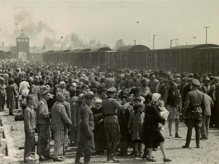 Прибытие евреев из Карпатской Руси в Освенцим. Май 1944 года