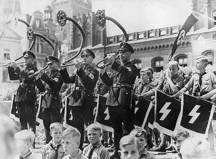 Штурмовики Вермахта на рыночной площади Любека. 1 июля 1935 года