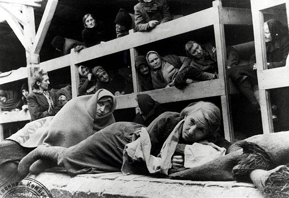 Женщины, выжившие в бараках Биркенау. Февраль 1945 года
