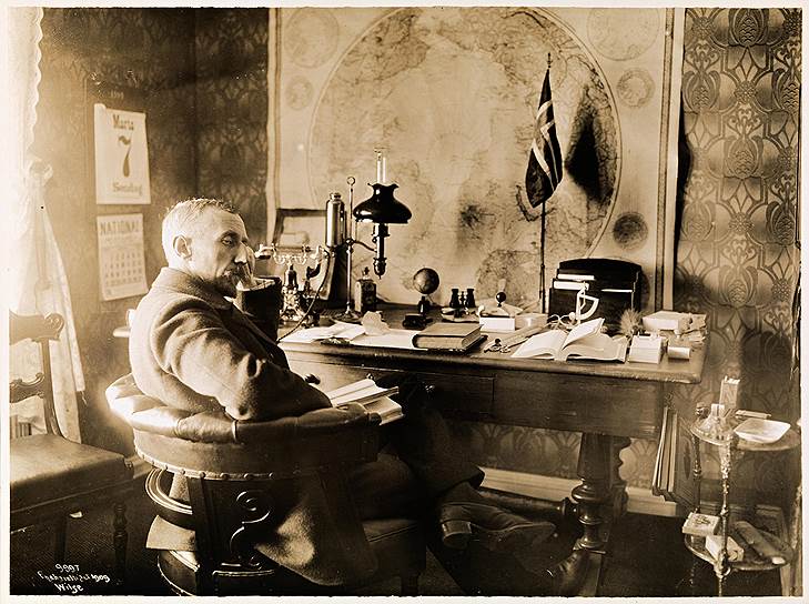Руаль Амундсен в своем кабинете. Осло, 7 марта 1910 года