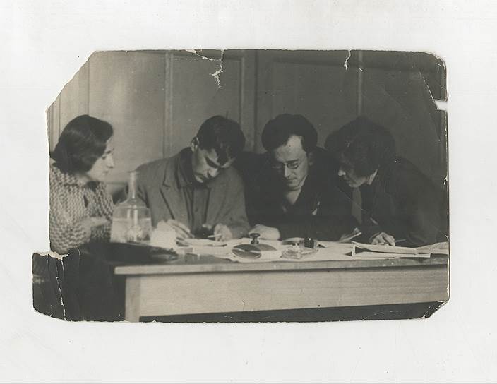 Варлам Шаламов (второй слева) в редакции журнала &quot;За ударничество&quot;, 1932 год