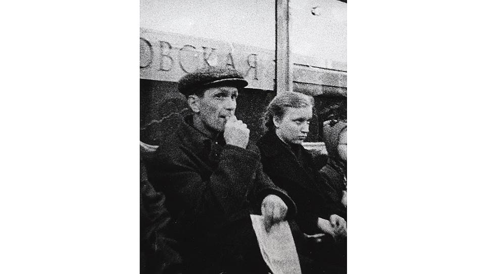 Фотография, сделанная агентами КГБ в ходе слежки за Шаламовым в Москве, начало 1950-х годов 