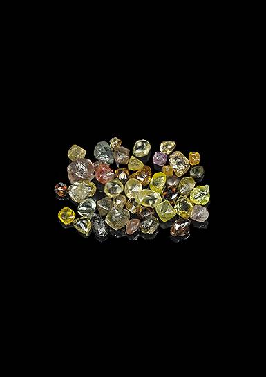 Цветные алмазы общим весом 31 карат, Южная Африка 

