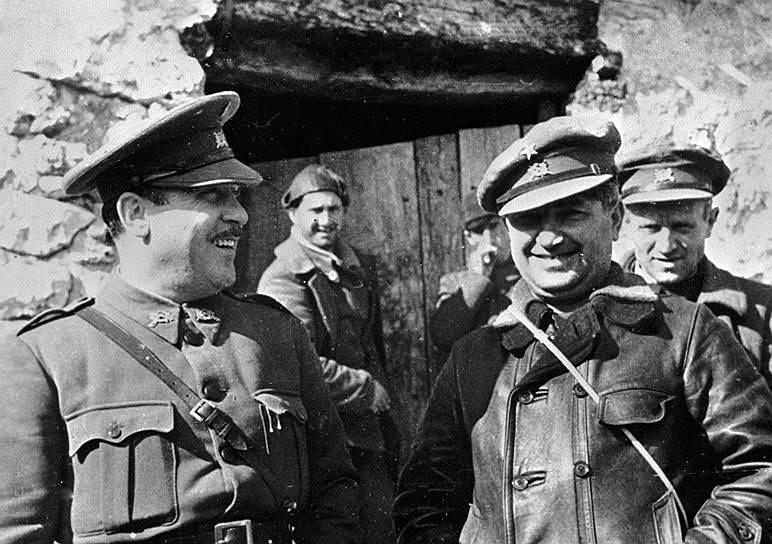 Венгерский писатель Мате Залка, он же генерал Лукач (слева). Погиб 11 июня 1937 года во время боев в районе Уэски